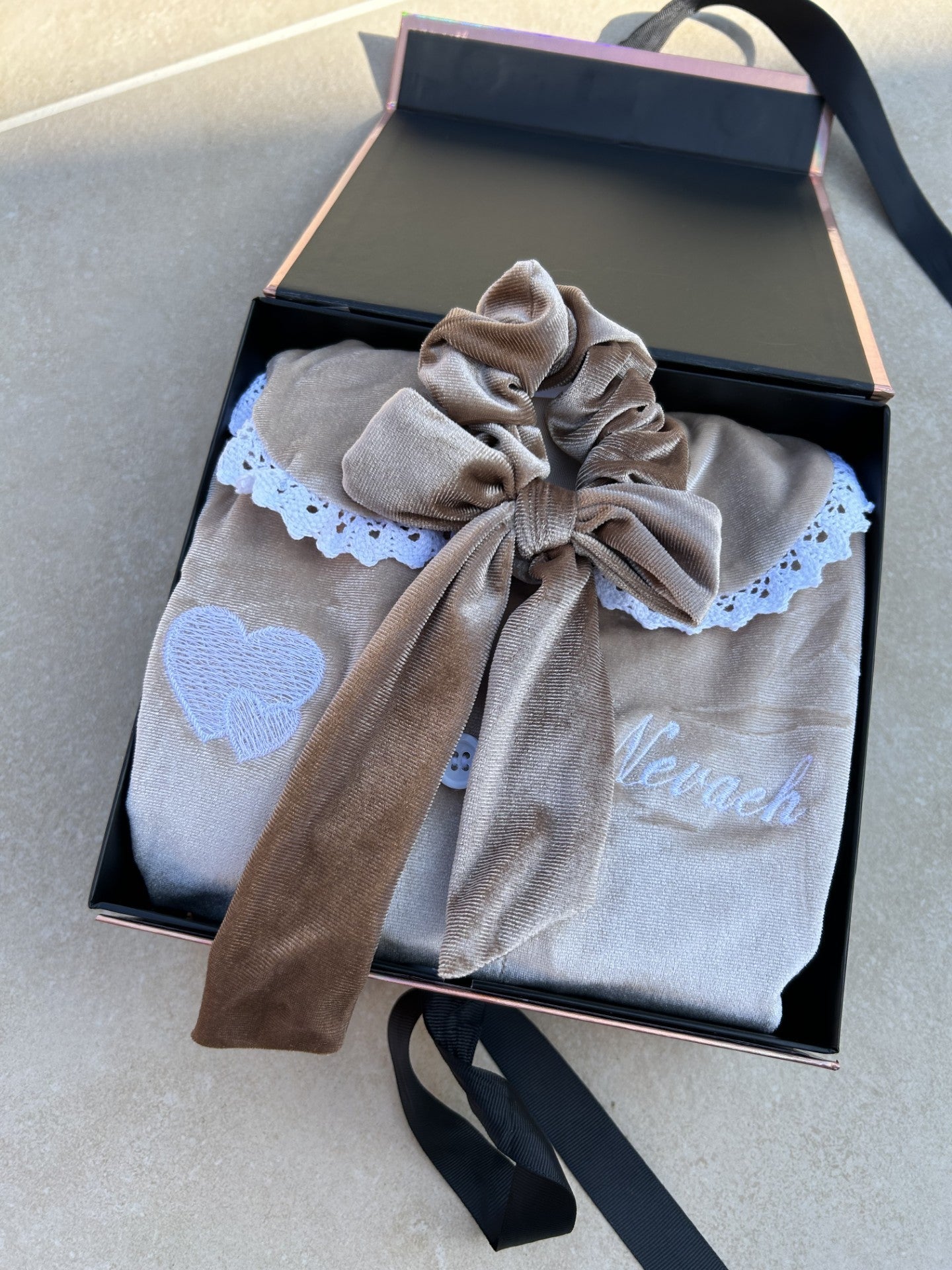 Velvet Bow Scrunchie Gold - Pretty personal gifting